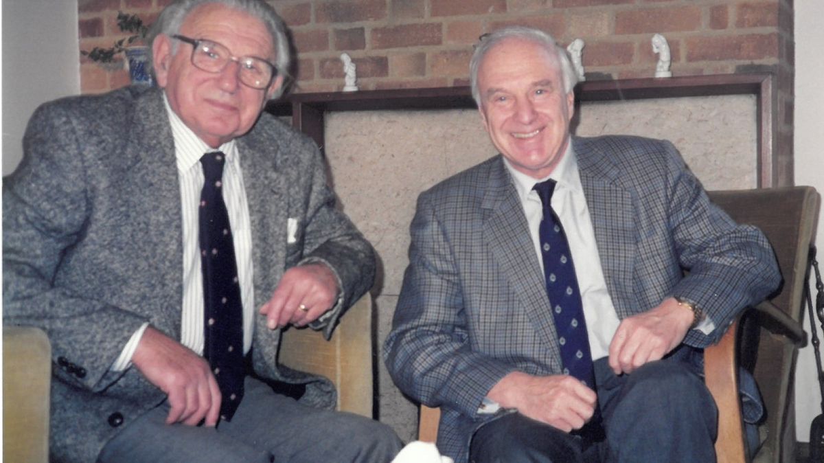 Jako sedmiletý odjel z Československa Wintonovým vlakem. Miloval Třeboň, místnímu gymnáziu odkázal 16 milionů